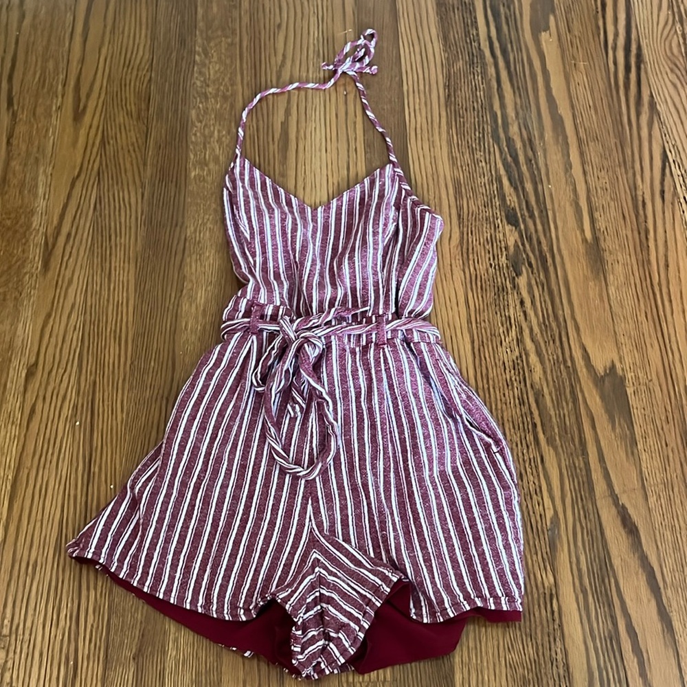 Hollister women’s halter tie maroon romper